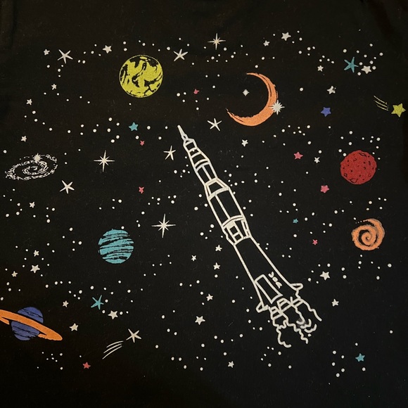 Give me Space- Graphic tee - Picture 3 of 4
